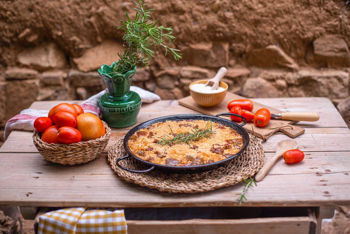 Premium-Paella-Set mit spanischen Schweinerippchen und gerösteter Paprika