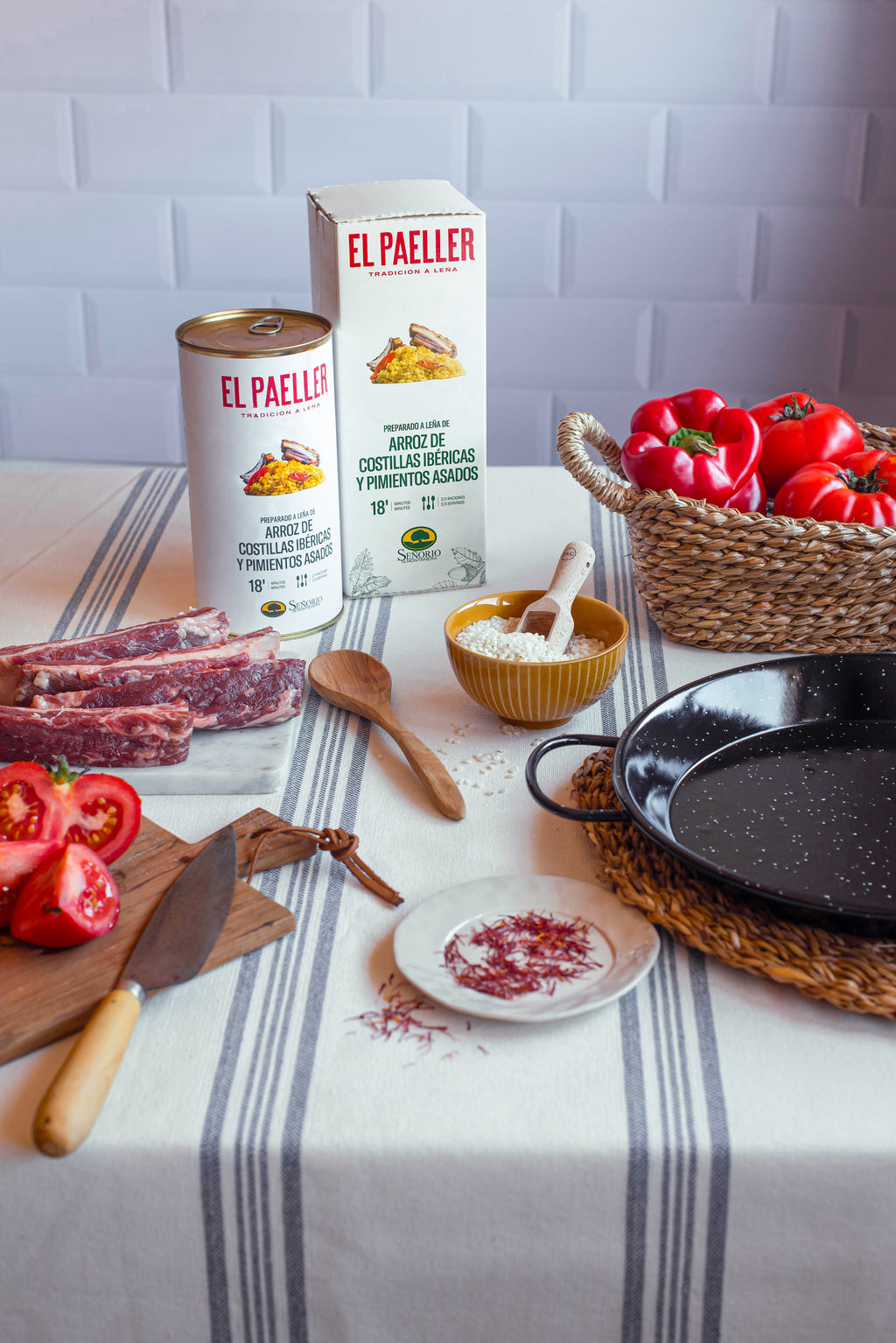 Premium-Paella-Set mit spanischen Schweinerippchen und gerösteter Paprika