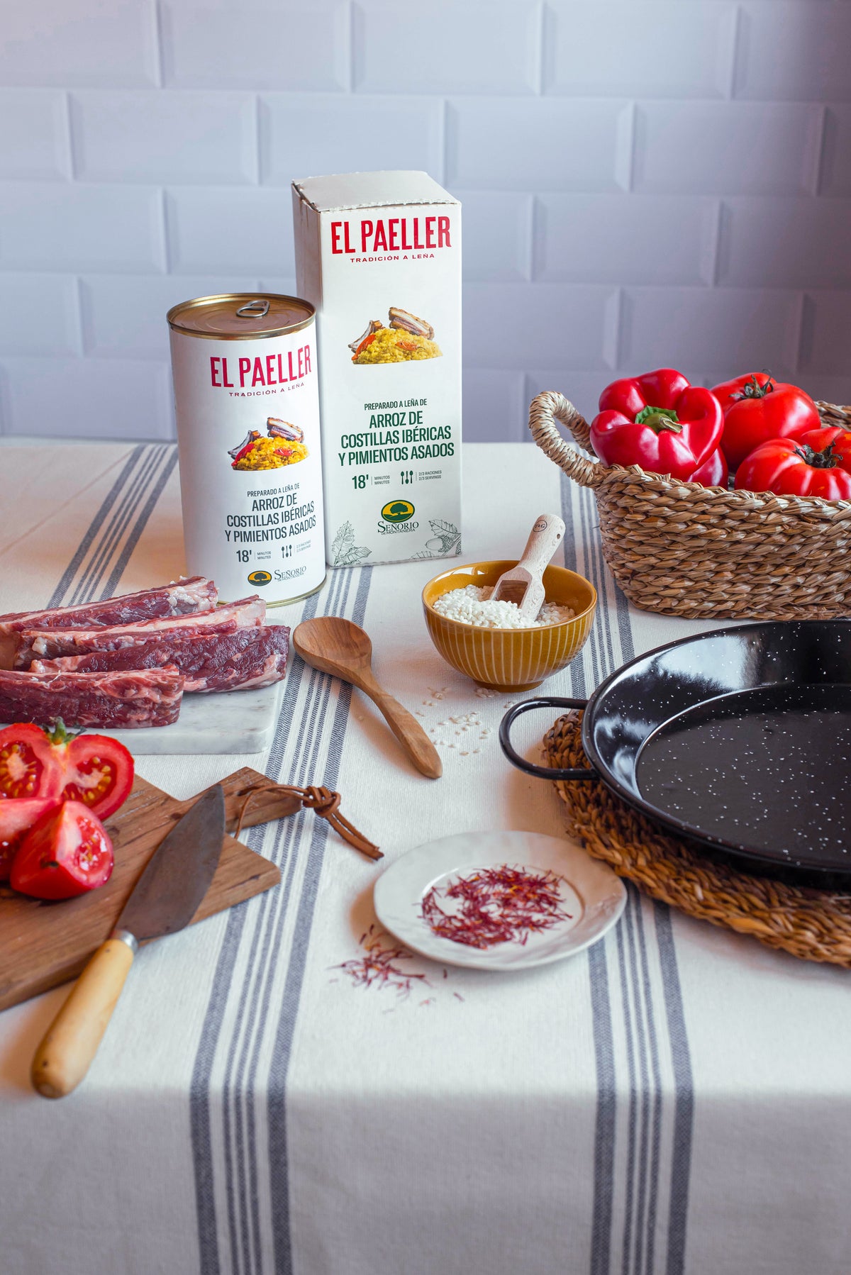 Premium-Paella-Set mit spanischen Schweinerippchen und gerösteter Paprika